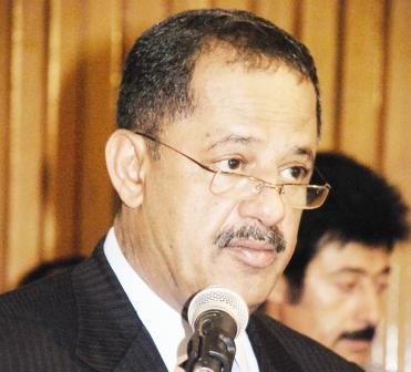 د. مجور يلقي كلمته في الاحتفال بيوم المعلم أمس